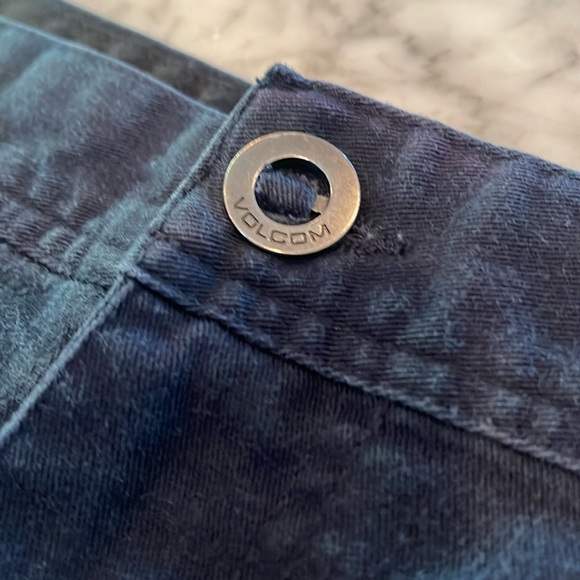 Cotton Navy Blue Volcom Shorts Men’s 36 - Picture 2 of 13